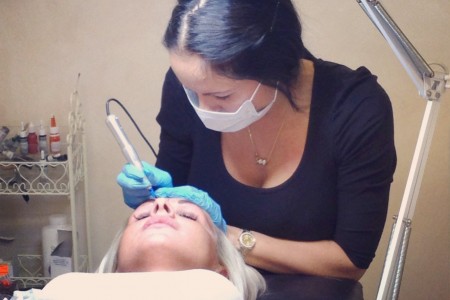 Liverpool IT girl -Chelsey Harwood visits Lip Couture for eyebrows